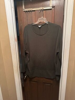Women’s 2X Lularoe Olive Green Crewneck Long Sleeve Thick Shirt